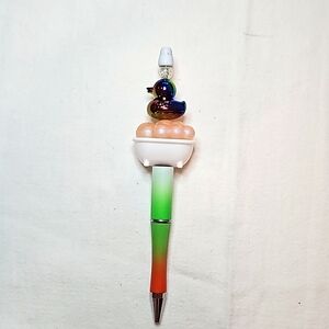Beadable duck in bubbles pen